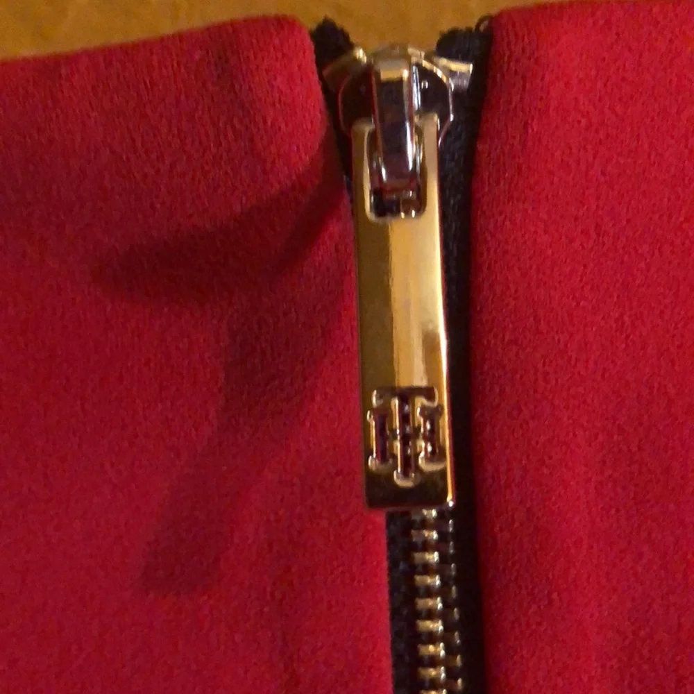 TOMMY HILFIGER DRESS NWT COLOR BLOCK RED AND BLACK SIZE 14 GOLDTONE BACK ZIP - Picture 4 of 6